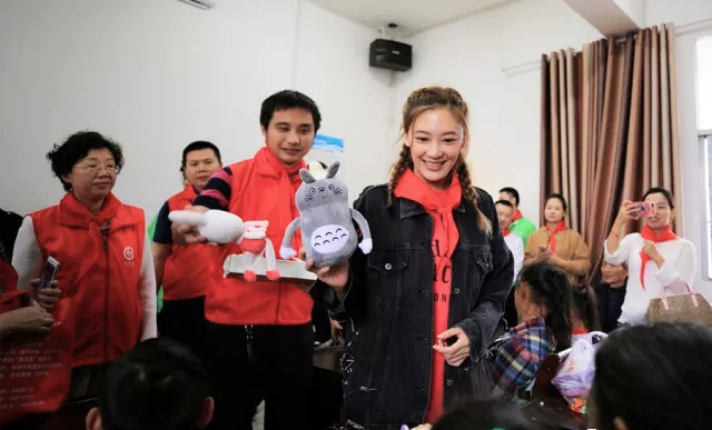 “六一微心愿，愛(ài)心暖童心”湘江電纜攜手村長(zhǎng)李銳愛(ài)心傳遞 點(diǎn)亮未來(lái)