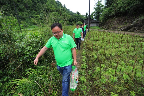 “六一微心愿，愛(ài)心暖童心”湘江電纜攜手村長(zhǎng)李銳愛(ài)心傳遞 點(diǎn)亮未來(lái)