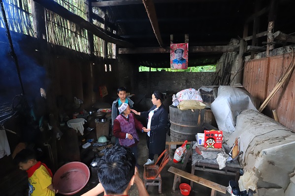 “六一微心愿，愛(ài)心暖童心”湘江電纜攜手村長(zhǎng)李銳愛(ài)心傳遞 點(diǎn)亮未來(lái)